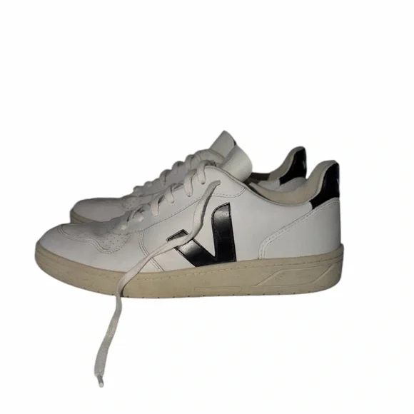Veja White and black leather sneakers - Picture 6 of 9